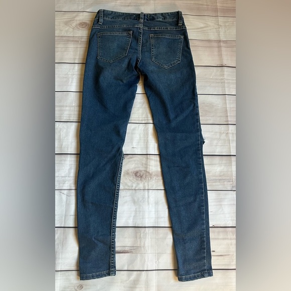 Free People Destroyed Skinny Jeans Destresed size 24 woman’s Strech - Picture 3 of 6